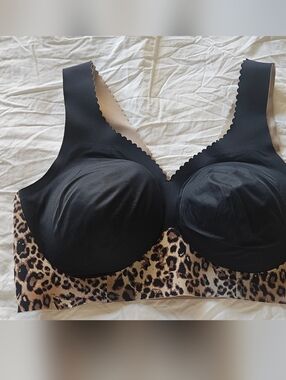 Evelyn & Bobbie Seamless Black & Leopard Wireless T-Shirt Bra